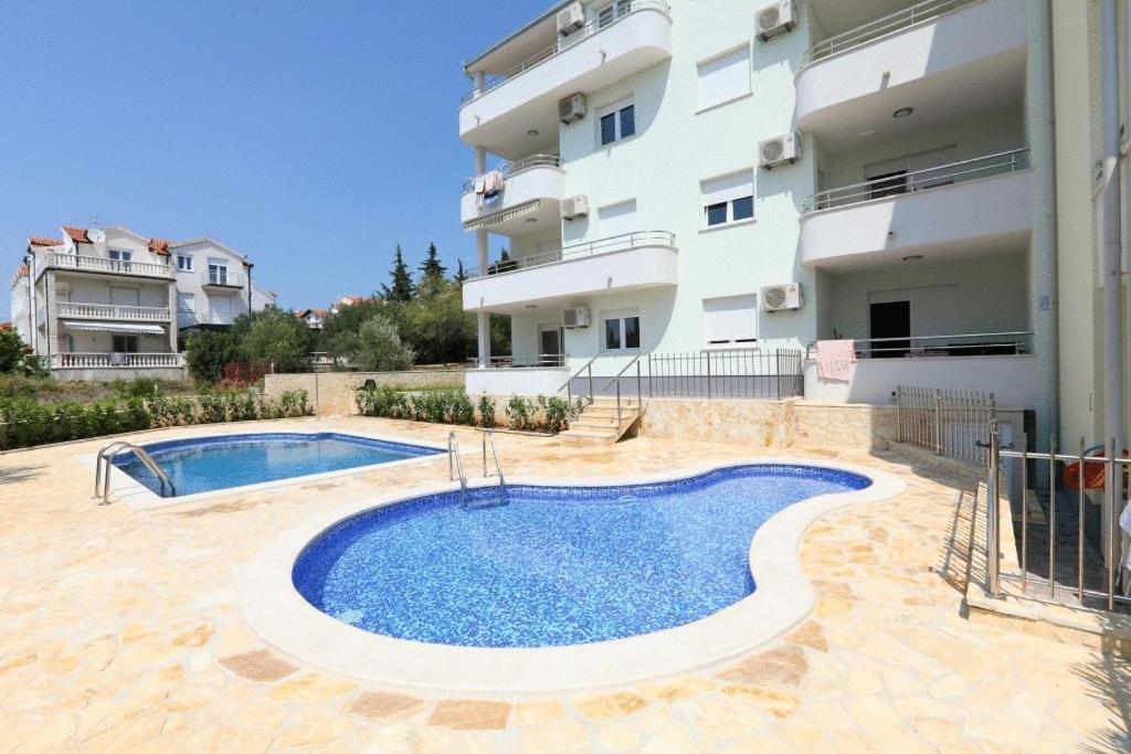 טרוגיר Apartments Paradise מראה חיצוני תמונה