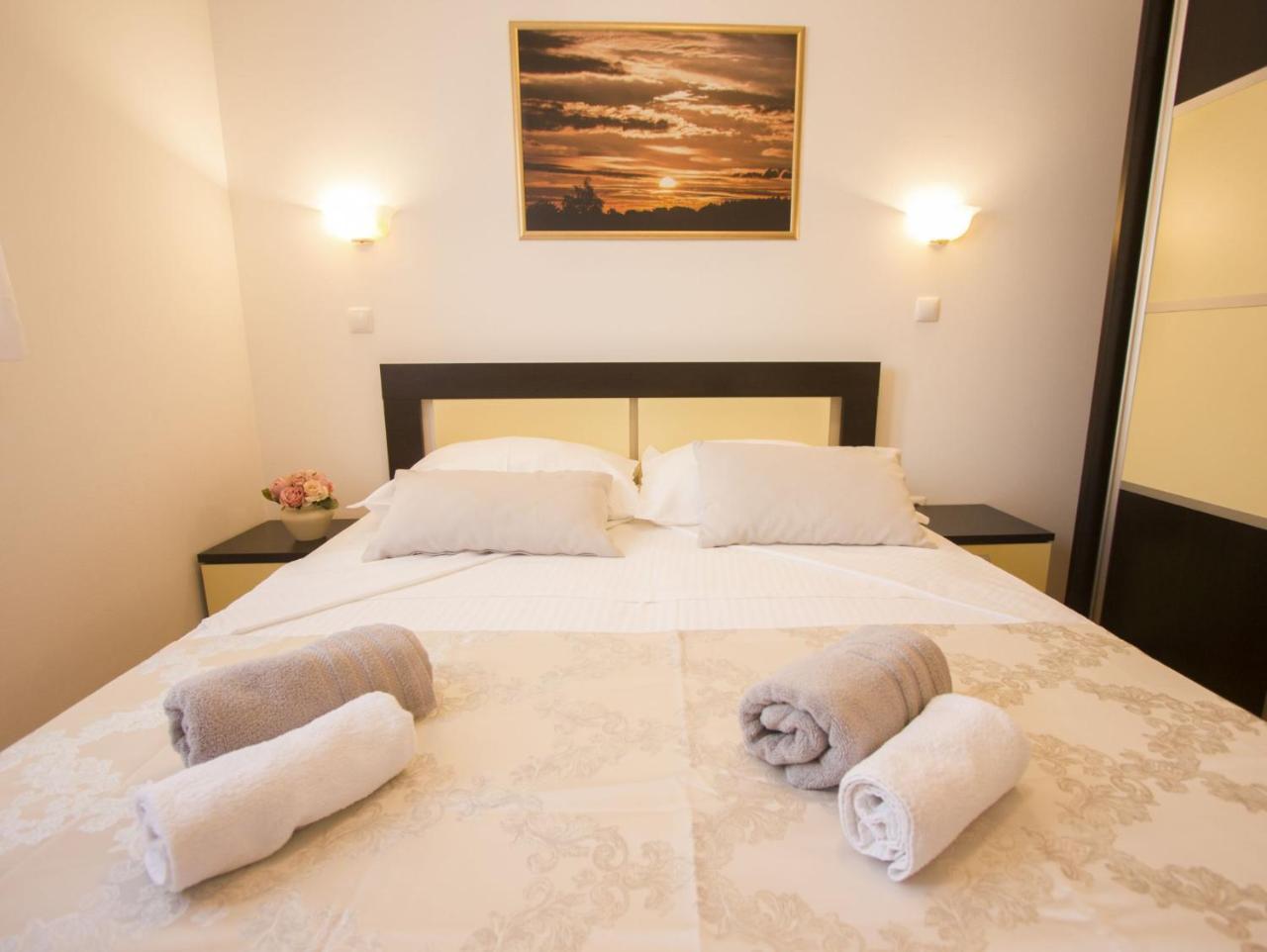 טרוגיר Apartments Paradise מראה חיצוני תמונה